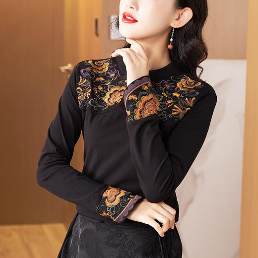 秋新款民族风秋装长袖刺绣T恤，绣花上衣圆领套头黑色打底衫KQL-422H2286 商品图4