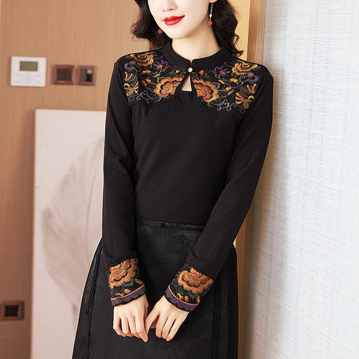 秋新款民族风秋装长袖刺绣T恤，绣花上衣圆领套头黑色打底衫KQL-422H2286 商品图3