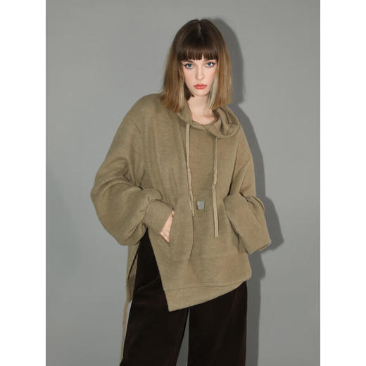 COCOBELLA软糯绒感灯笼袖卫衣女宽松休闲开叉针织帽衫SE0001 商品图1