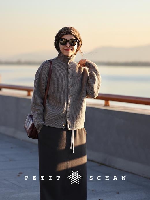 PETIT SCHAN小闪 CLO#404 Time story 光阴故事 秋冬高端针织系列纯羊毛立领翻领两穿开衫外套 商品图2