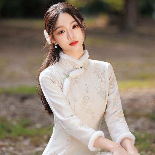 JN-310冬季新款 加毛加绒长款锦缎旗袍改良气质连衣裙米色优雅旗袍 商品图3