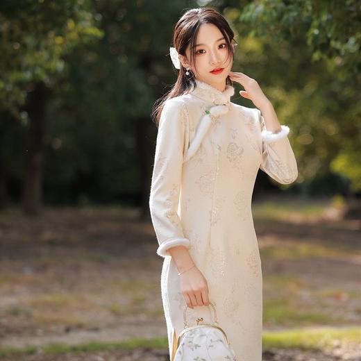 JN-310冬季新款 加毛加绒长款锦缎旗袍改良气质连衣裙米色优雅旗袍 商品图0