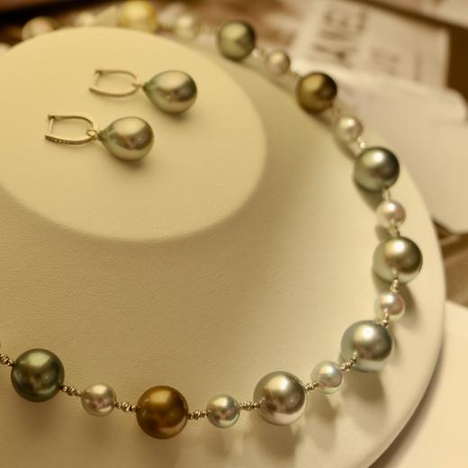 【不含耳钉】甄珠贝 大溪地铂金灰系12-14mm + 真多麻巴洛克8-9mm 间隔项链 18k白金配件（不含耳环） 商品图5