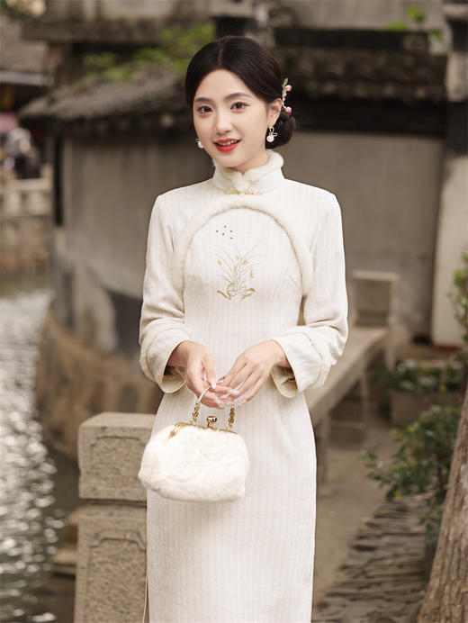 JN-397冬季 加毛加厚圆襟长款刺绣旗袍长袖黑色日常旗袍新款女旗袍 商品图2