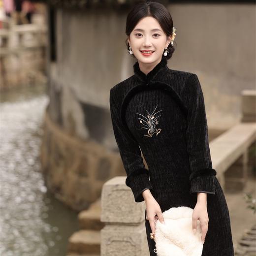 JN-397冬季 加毛加厚圆襟长款刺绣旗袍长袖黑色日常旗袍新款女旗袍 商品图6