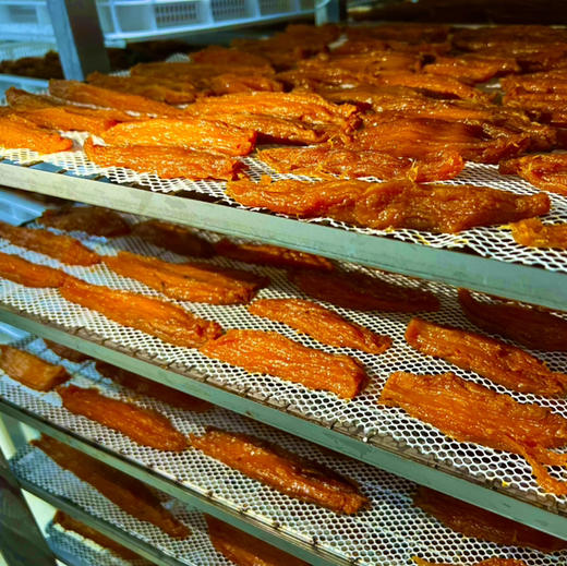 红瑶地瓜干，自家种植的无农残红瑶地瓜做原料，烘烤（非蒸煮）工艺，微波杀菌后封装，不加任何添加剂/防腐剂，长期保存请冷冻。 商品图0