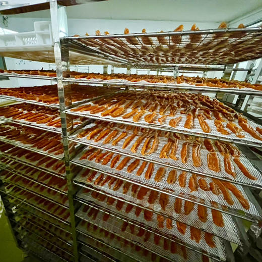 红瑶地瓜干，自家种植的无农残红瑶地瓜做原料，烘烤（非蒸煮）工艺，微波杀菌后封装，不加任何添加剂/防腐剂，长期保存请冷冻。 商品图1