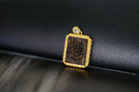 18K金沉香方牌吊坠 特价