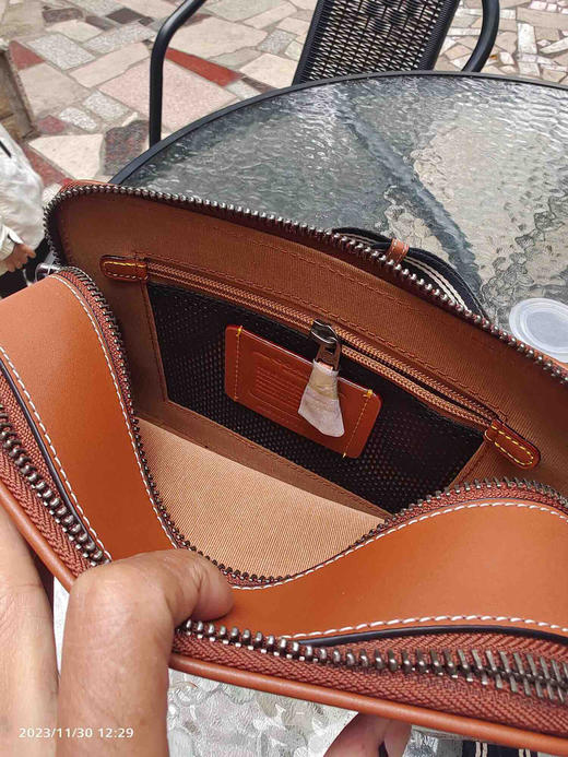 秋冬特惠💰550 蔻驰新款
蔻驰男士|相机包新配色CM373/小C纹
男士相机包 商品图7