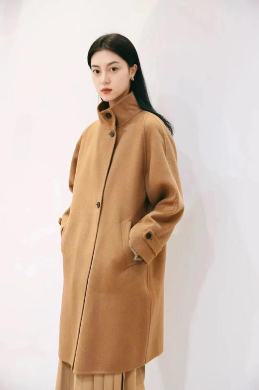 IC驼绒手工双面呢立领大衣 简约立领一粒扣设计 精选稀有骆驼绒+骆驼毛混纺面料 绒毛细腻均匀 干净利落H版型线条流畅N0679 商品图5
