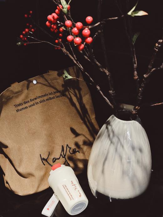 卡夫卡套组：深咖色签名刺绣托特包 + 卡夫卡“我会握紧你的手”便携式咖啡杯 商品图0