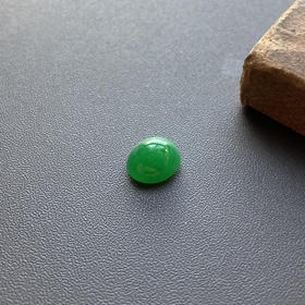 冰种阳绿辣色厚庄翡翠蛋面