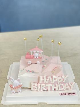 可爱小兔慕斯蛋糕