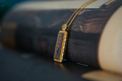 18K金沉香六字真言方牌吊坠 特价 商品图2