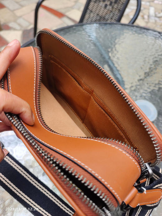 秋冬特惠💰550 蔻驰新款
蔻驰男士|相机包新配色CM373/小C纹
男士相机包 商品图6