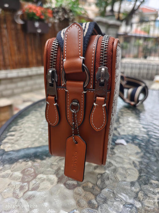 秋冬特惠💰550 蔻驰新款
蔻驰男士|相机包新配色CM373/小C纹
男士相机包 商品图4