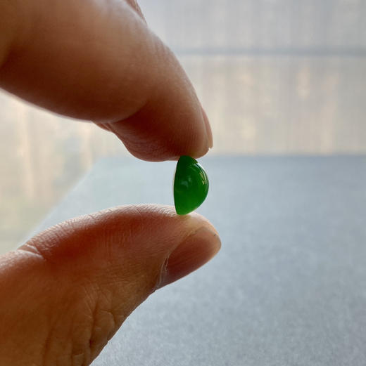 冰种阳绿辣色厚庄翡翠蛋面 商品图10