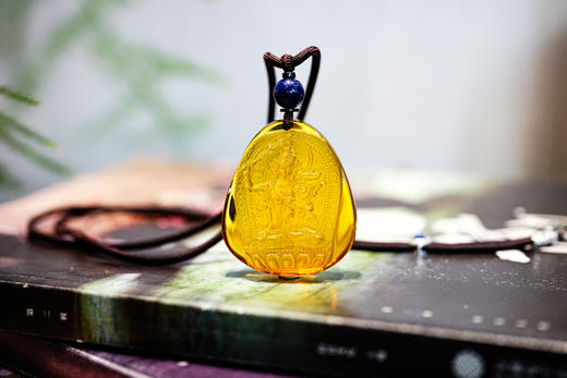 文殊菩萨·墨西哥蓝珀水滴形雕件吊坠 商品图1