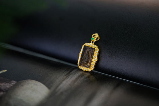 18K金沉香方牌吊坠 特价 商品图1