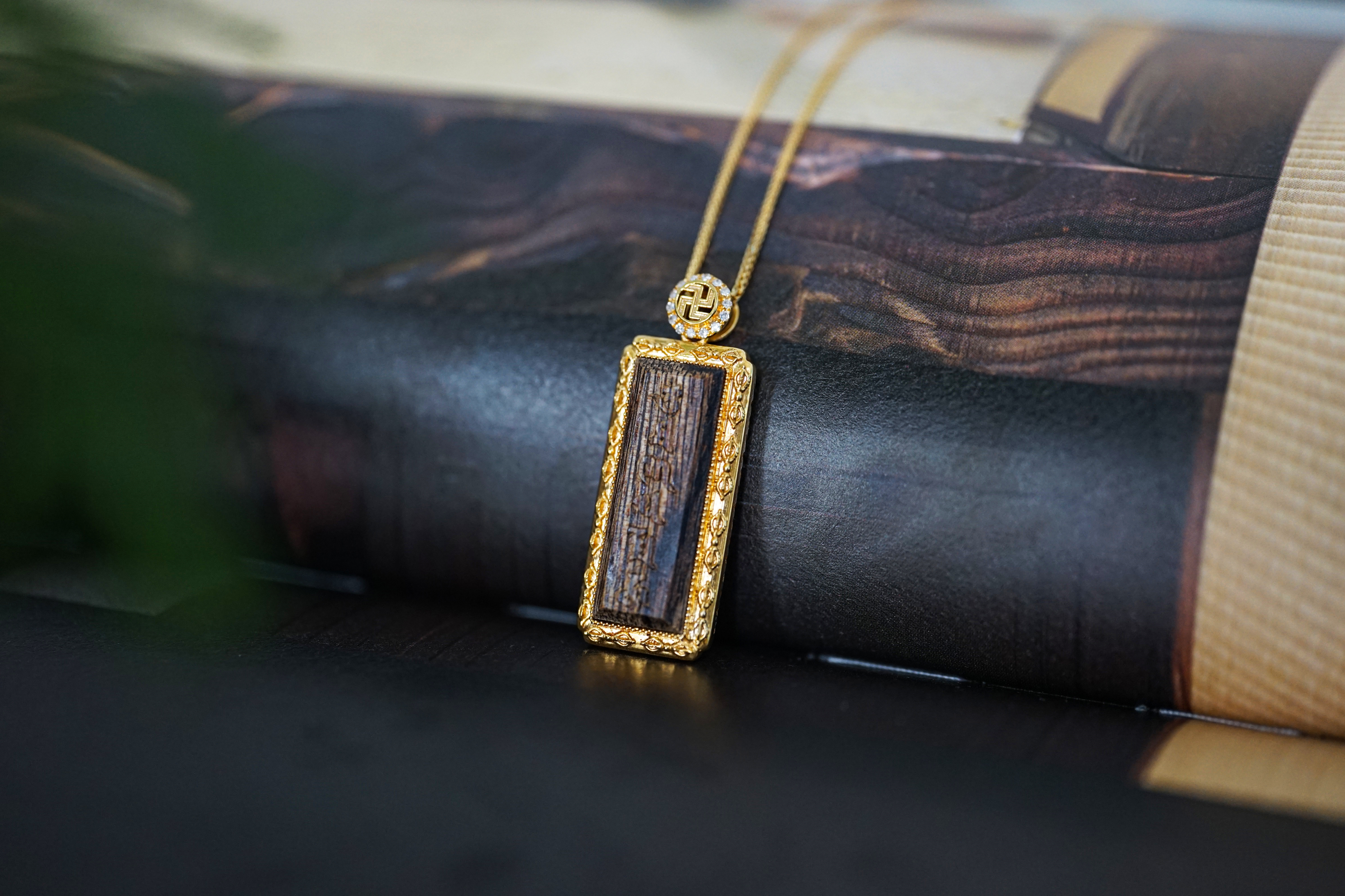 18K金沉香六字真言方牌吊坠 特价