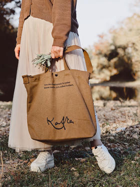 卡夫卡签名刺绣托特包