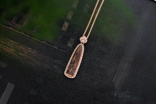 18K金沉香莲花吊坠  特价 商品图0