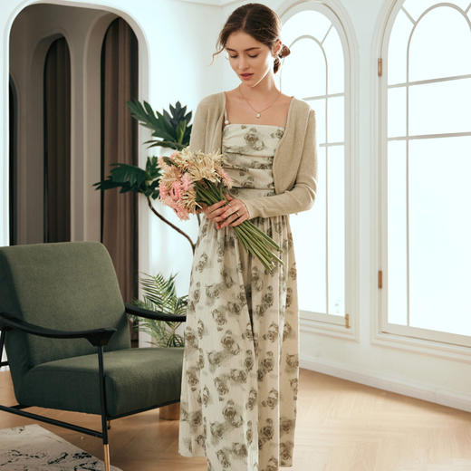 OLrain欧芮儿浅咖色连衣裙女秋冬2023新款法式一字领碎花茶歇裙子 商品图1