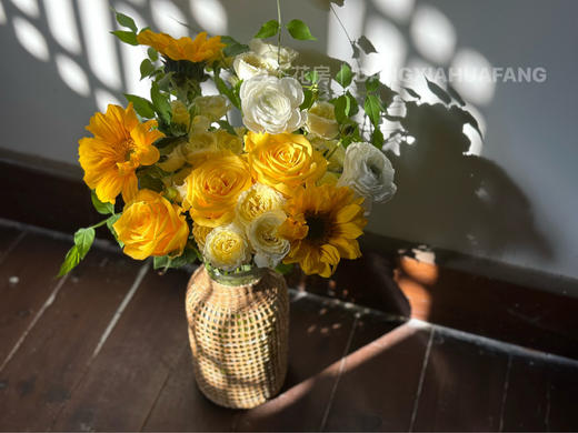 【想你时风起】金枝玉叶玫瑰3支黄色系多头玫瑰2支绿心迷你向日葵3支白色洋牡丹3支/份 商品图14