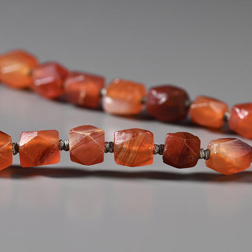 西亚高古车轮白水晶+精工磨面红玛瑙项链 商品图5