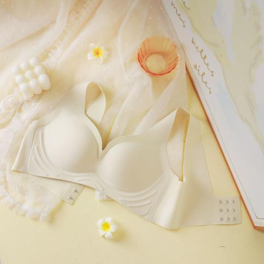 【舒适健康亲肤！无痕杯面3D立体！】新款软支撑上托聚拢小胸无痕内衣女，舒适透气收副乳无钢圈美背文胸，柔软贴身 展现美背线条的精致内衣 商品图6