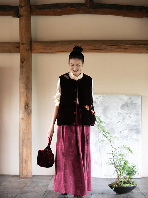 牧衣游原创 丝绒刺绣无袖羽绒马甲95白鸭绒东方新中式马夹 白鹤眠 商品图3