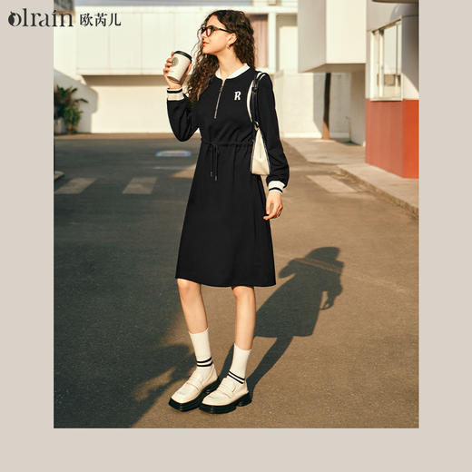 OLrain欧芮儿黑色抽绳连衣裙女早春2024年新款气质收腰刺绣卫衣裙 商品图0