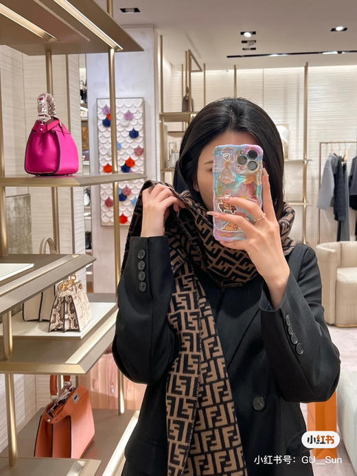 Fendi新款围巾 老花 商品图1