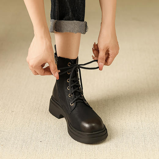 【女鞋专场】厚底英伦马丁靴女2023年新款复古时尚做旧圆头短靴冬季加绒靴子女 商品图2