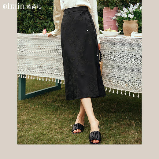 OLrain欧芮儿黑色半身裙女秋冬2023新款新中式提花高腰开叉半裙 商品图0