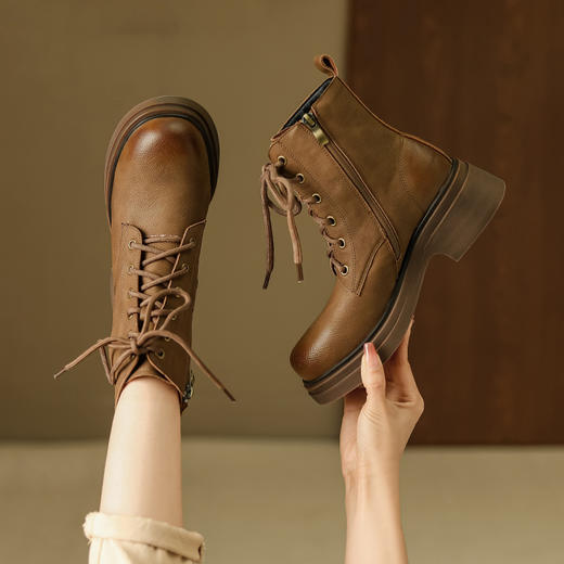 【女鞋专场】厚底英伦马丁靴女2023年新款复古时尚做旧圆头短靴冬季加绒靴子女 商品图1