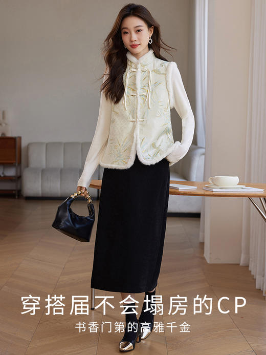 【年货节】熙世界新中式盘扣兔毛立领马甲短外套女冬夹棉国风无袖马夹上衣 商品图2