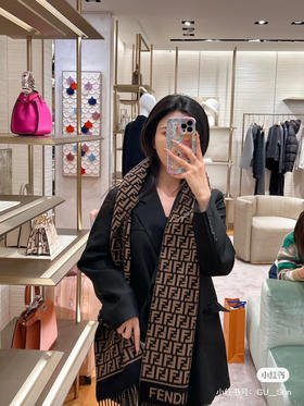 Fendi新款围巾 老花