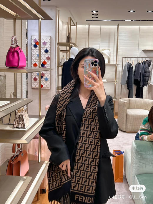 Fendi新款围巾 老花 商品图0