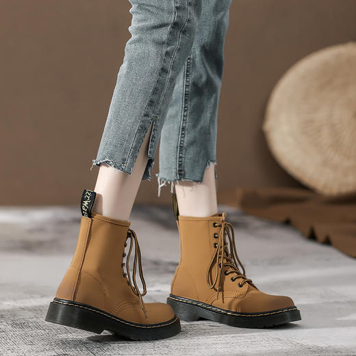 【女鞋专场】经典英伦风工装短靴女2023秋冬新款网红厚底大黄靴马丁靴显瘦靴子 商品图2