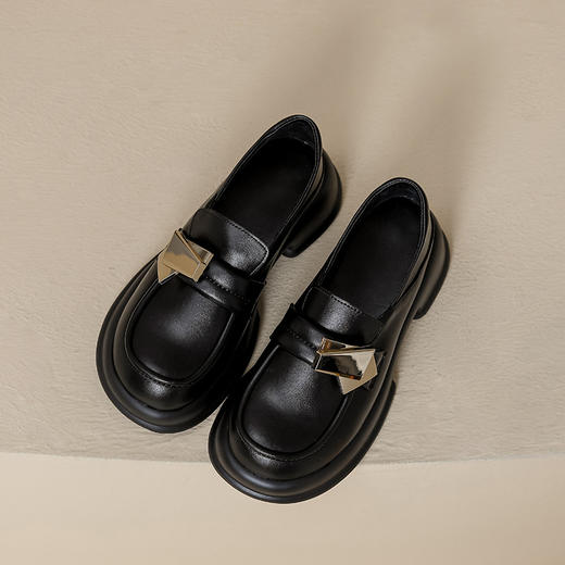 【女鞋专场】英伦风棕色真皮小皮鞋2023新款复古粗跟乐福鞋女一脚蹬圆头女单鞋 商品图6