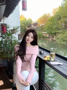 谁懂！超级爱的一件#粉色一字肩，尽显优雅气韵~