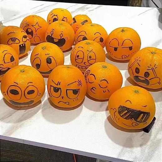 【红土赣南脐橙🍊】 产地直发，一件包邮👍树上熟🌳现摘现发🔥黄金糖酸比17.5°酸甜皆由你😋土好，橙更好👍 酸甜可口，清爽解腻，柔软化渣💕 商品图6