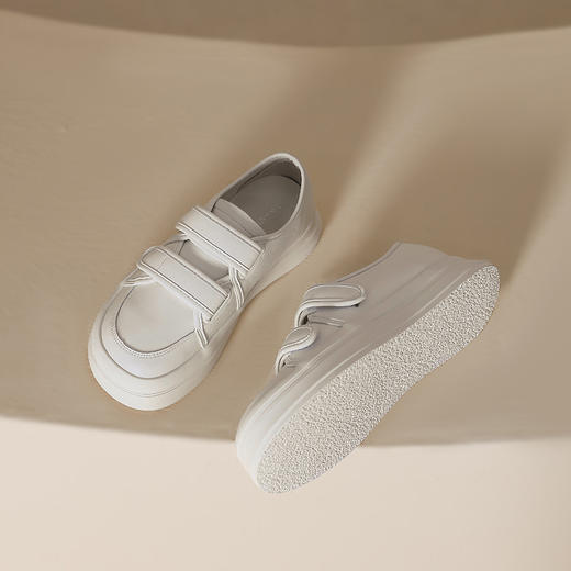 【女鞋专场】内增高厚底小白鞋女2023新款韩版魔术贴时尚休闲鞋真皮圆头女单鞋 商品图5