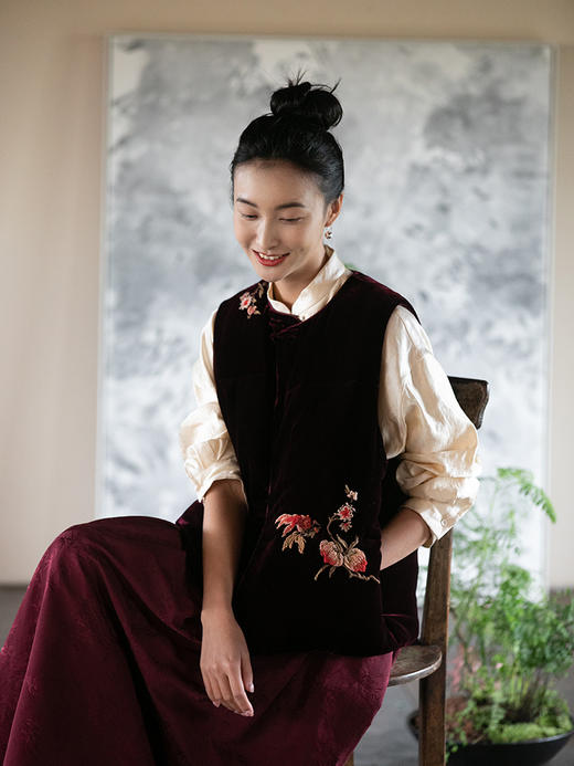 牧衣游原创 丝绒刺绣无袖羽绒马甲95白鸭绒东方新中式马夹 白鹤眠 商品图2