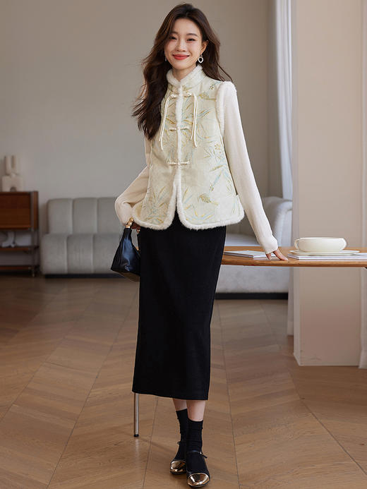 【年货节】熙世界新中式盘扣兔毛立领马甲短外套女冬夹棉国风无袖马夹上衣 商品图4