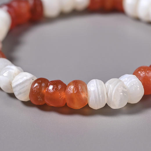 西亚高古红白玛瑙手串 商品图3