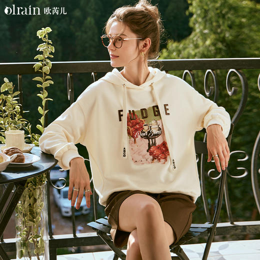 OLrain欧芮儿杏色连帽卫衣女早春2024新款宽松休闲贴图印花长袖 商品图0