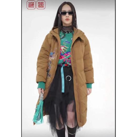 南二楼渔牌2023年冬季带帽绣花加厚长羽绒外套FGHD5025精品女装 商品图1
