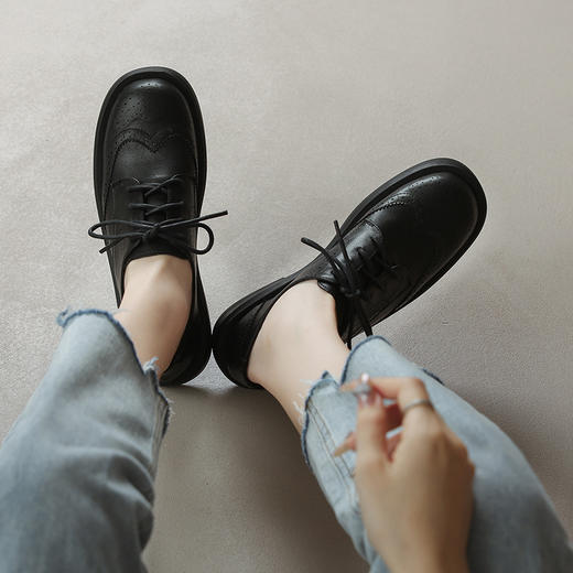 【女鞋专场】真皮小皮鞋女英伦风2023年春秋新款软皮百搭平底复古布洛克单鞋女 商品图2